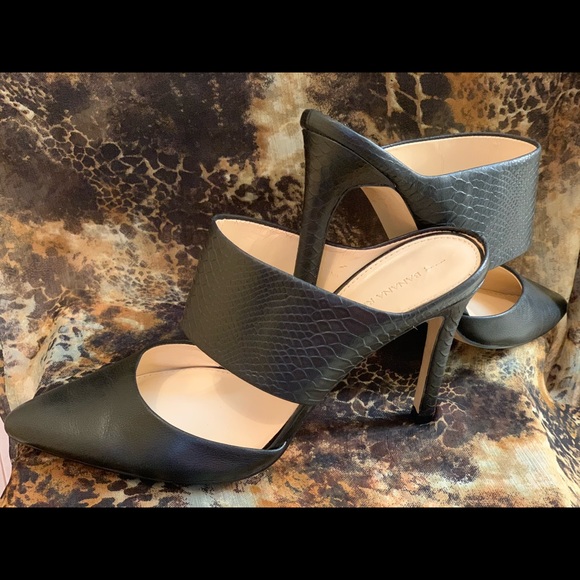 BANANA REPUBLIC GOOD CONDITION:  MULE BLACK PUMPS. - Picture 13 of 15
